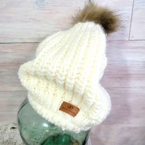 New! GRACE ELEYAE Slouchy WARM SLAP with Pom
